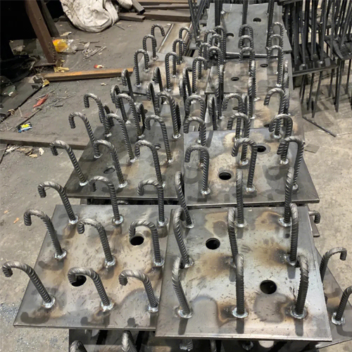 图纸中如何确定雅安预埋件的位置？